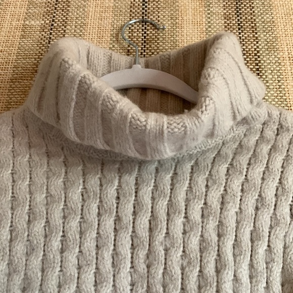 Woolrich Size M Petite Sweater Turtleneck Lambswool Beige Fall Winter Women’s - Picture 3 of 5